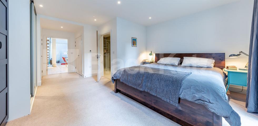 			2 BED 2 BATH + TERRACE!, 2 Bedroom, 1 bath, 1 reception Flat			 Rochester Place, CAMDEN